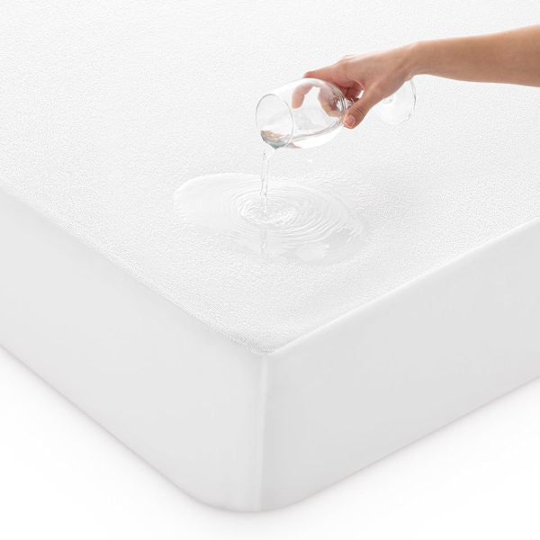 Verstellbarer weisser Frottee-Matratzenschoner, wasserdicht und luftdurchlaessig, passend fuer Betten der Groesse 160 x 190 cm bis 160 x 200 cm